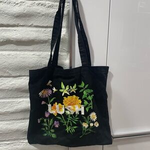 🚫🚫SOLD🚫🚫 Lush Black Tote bag retired Floral Bumblebee Design